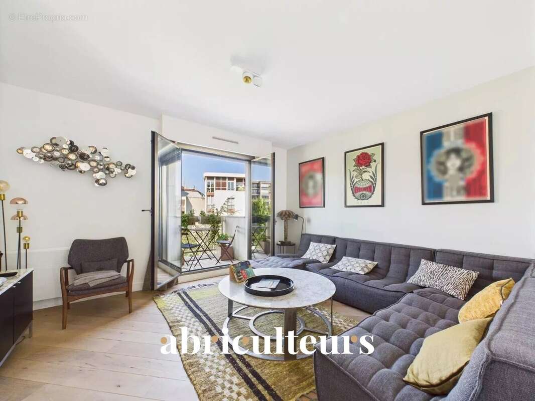 Appartement à PARIS-16E