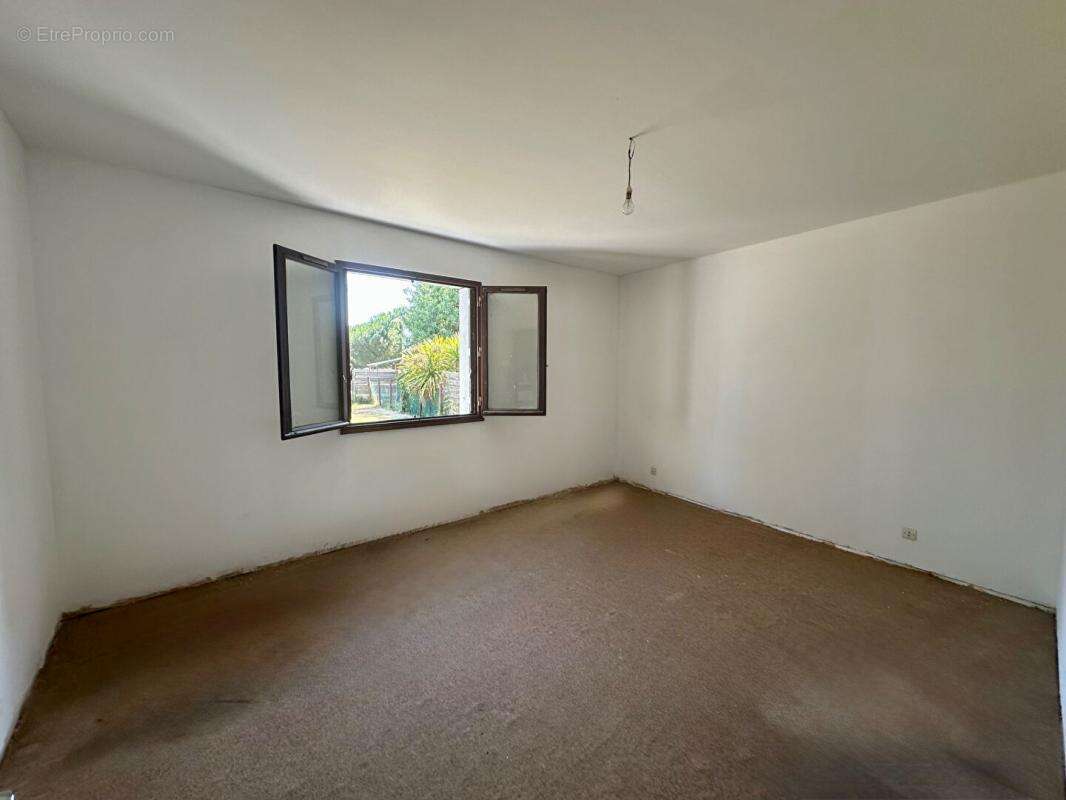 Maison à SAINT-ETIENNE-DE-MONTLUC