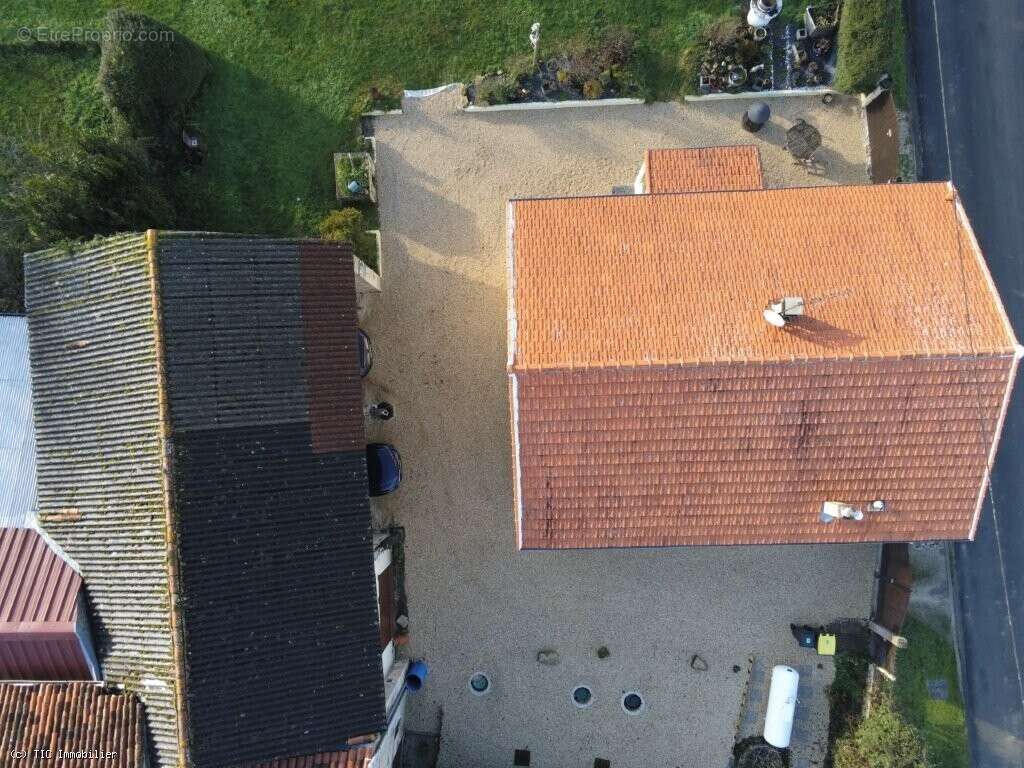 Maison à AIGRE