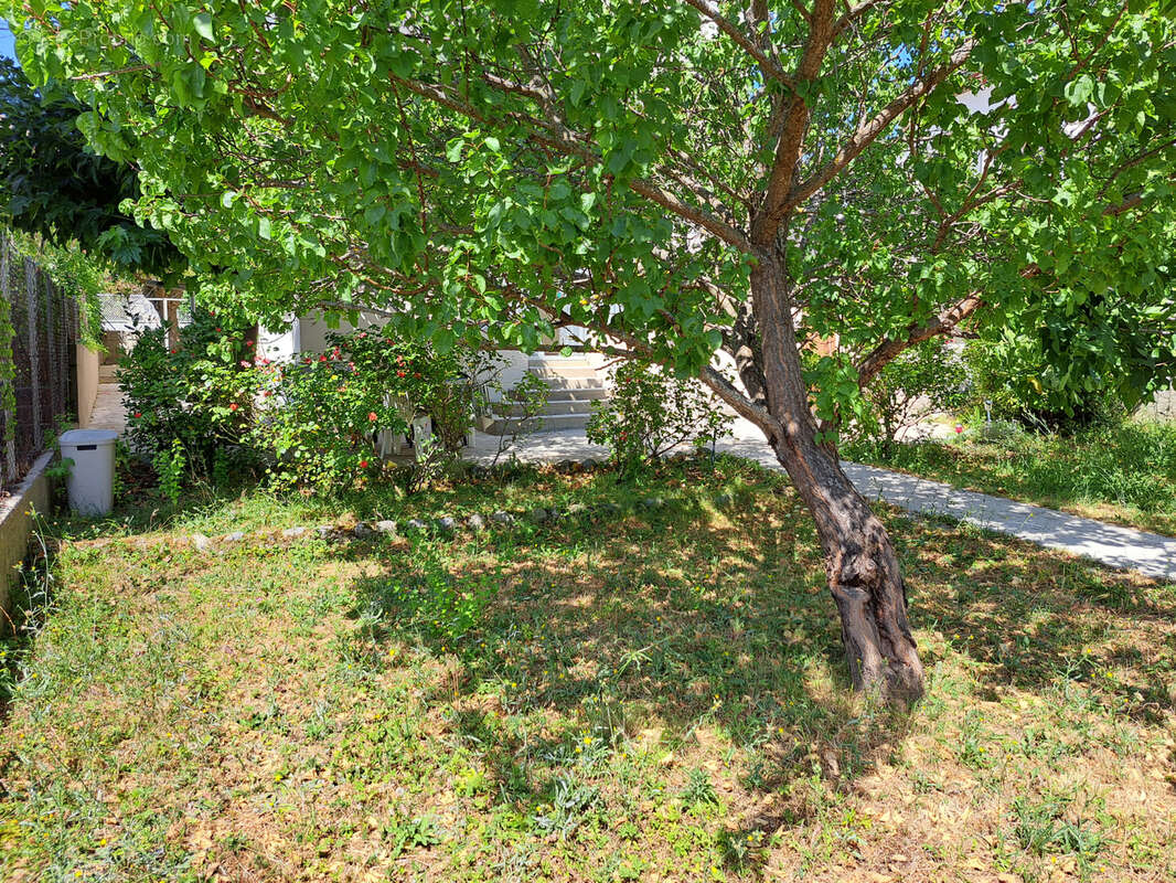 Maison très lumineuse sur un terrain clos de 304m2 avec un garage. - photo 30