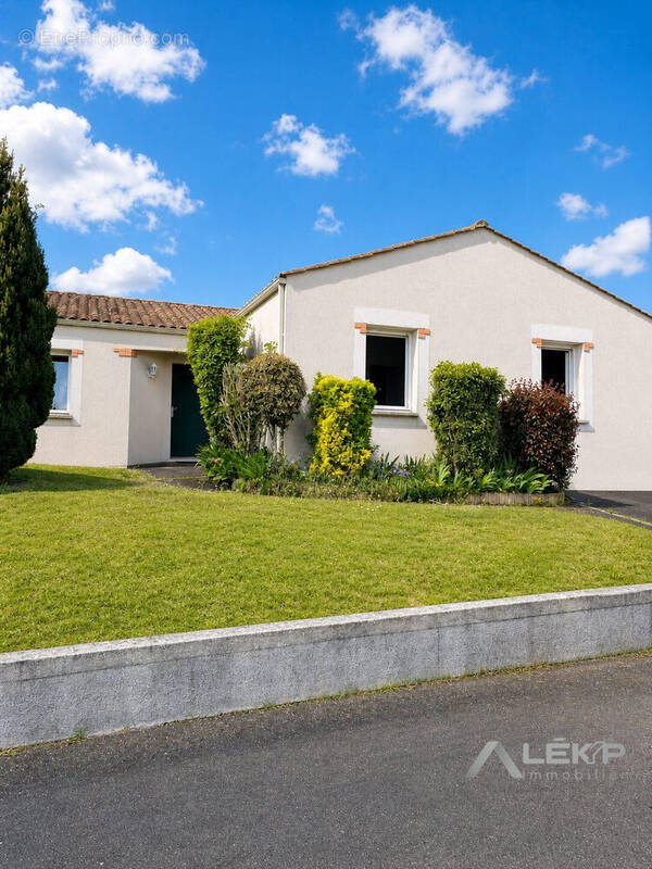 Maison à LES HERBIERS