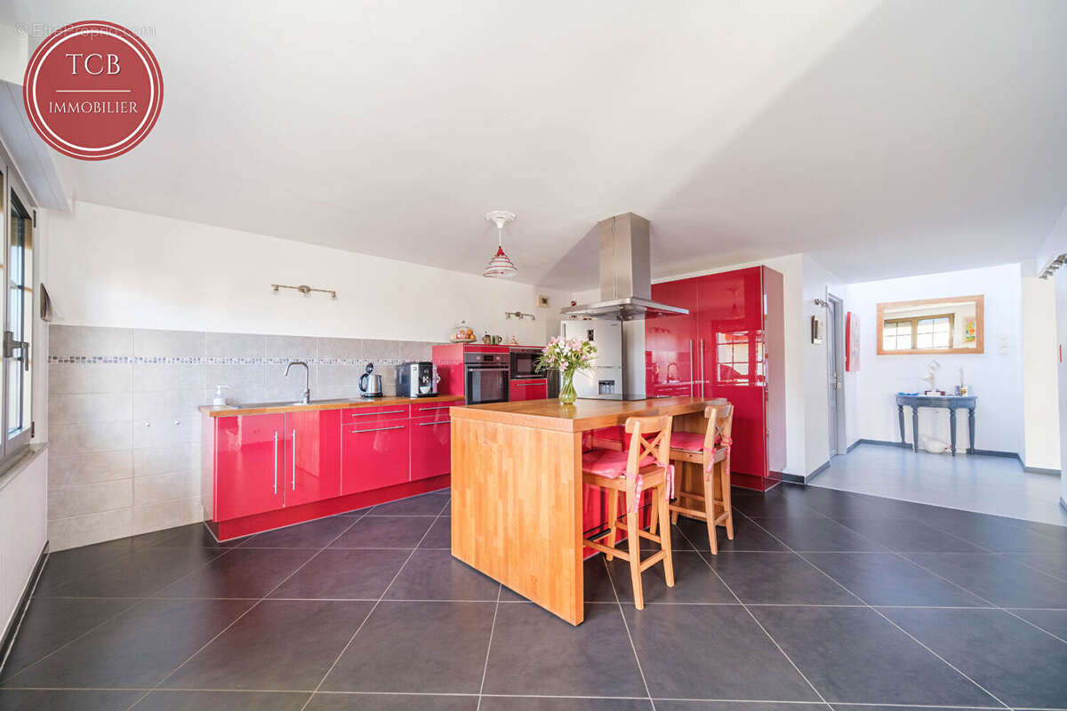 Maison Bernwiller 8 pièce(s) 230 m2 - photo 4