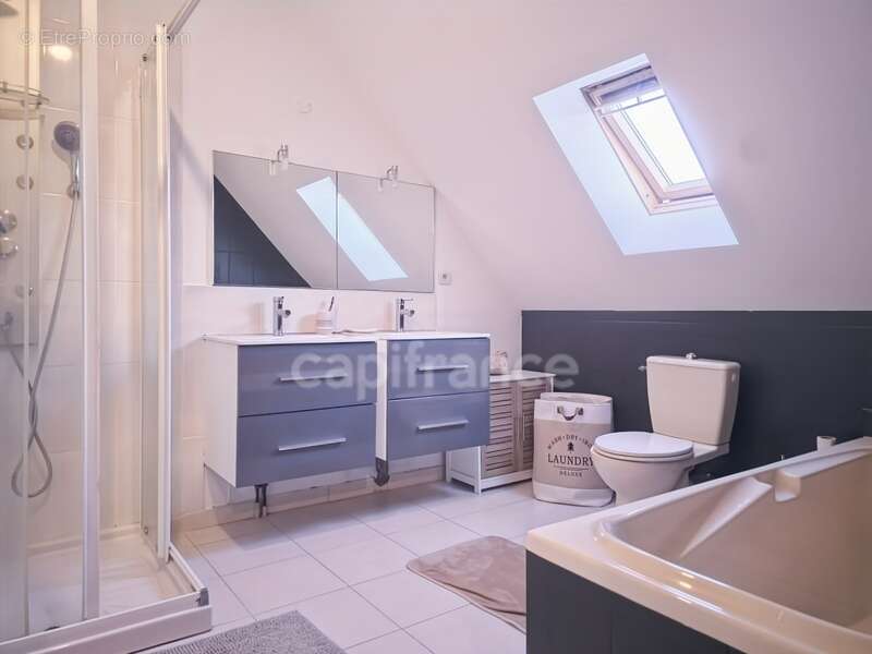 Maison à SAINT-CELERIN