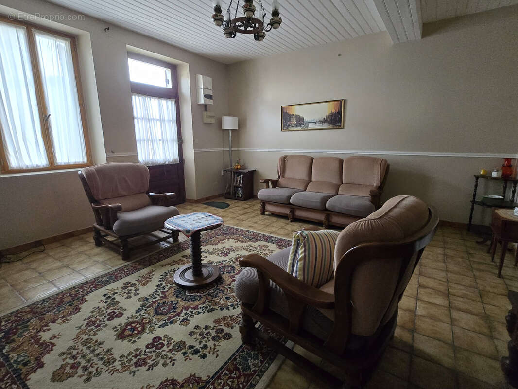Maison en pierres au cœur de Villamblard avec 2 habitations! - photo 4