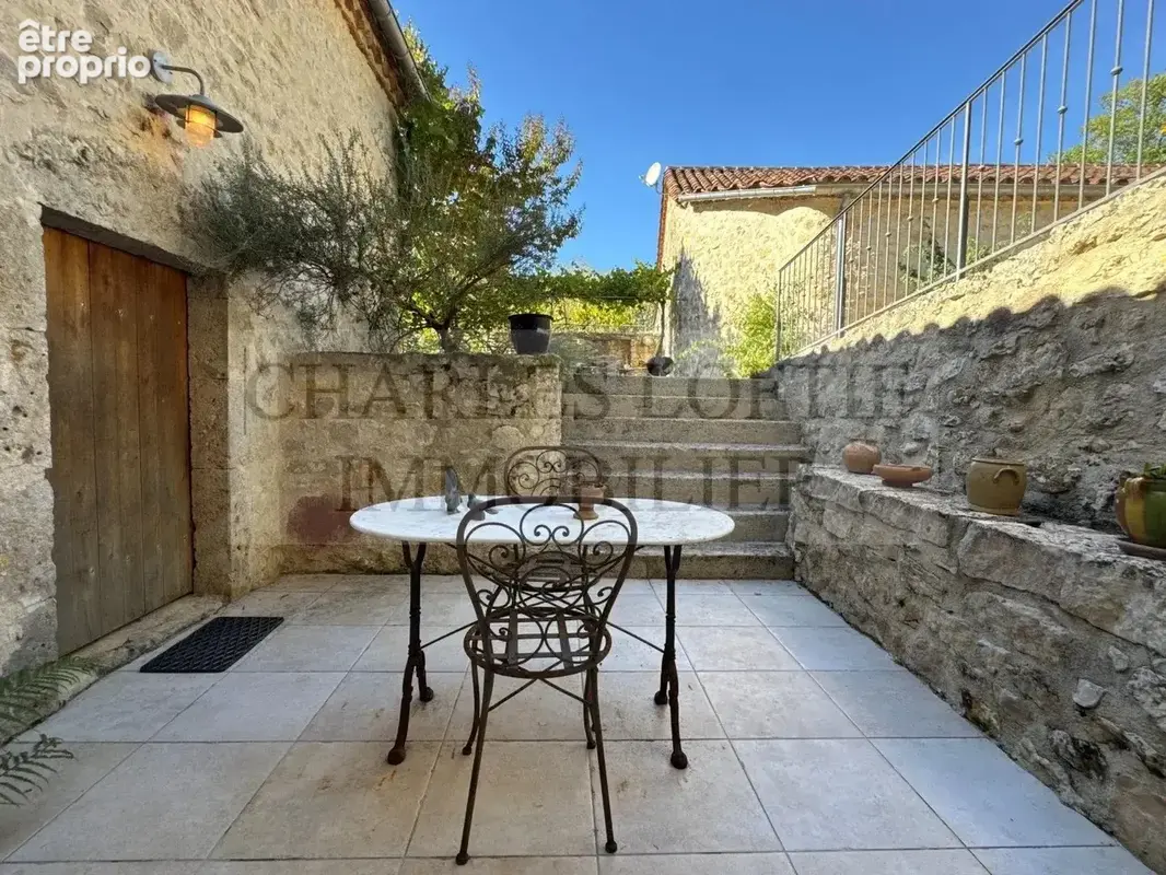 Propriété de caractère au cœur de 17 hectares de nature, avec maison principale, gîtes et piscine - photo 16