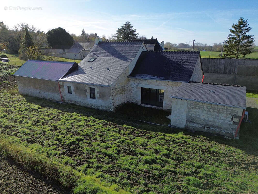 Maison à AMBILLOU-CHATEAU