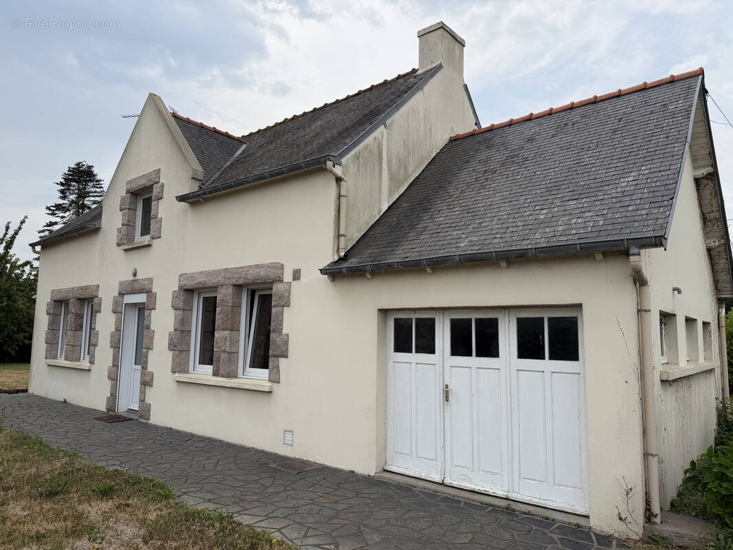 Erquy 22430, fort potentiel pour cet ensemble immobilier avec maison, ancienne forge et hangar. - photo 1