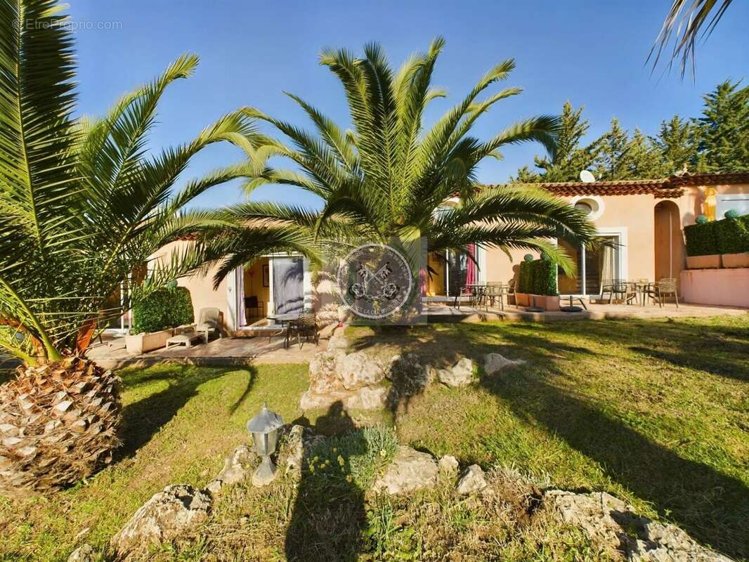 Maison à ROQUEBRUNE-SUR-ARGENS