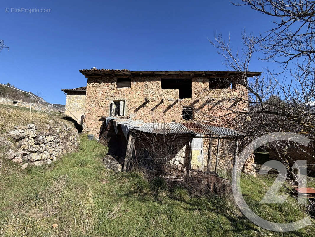 Terrain à ROQUEBILLIERE