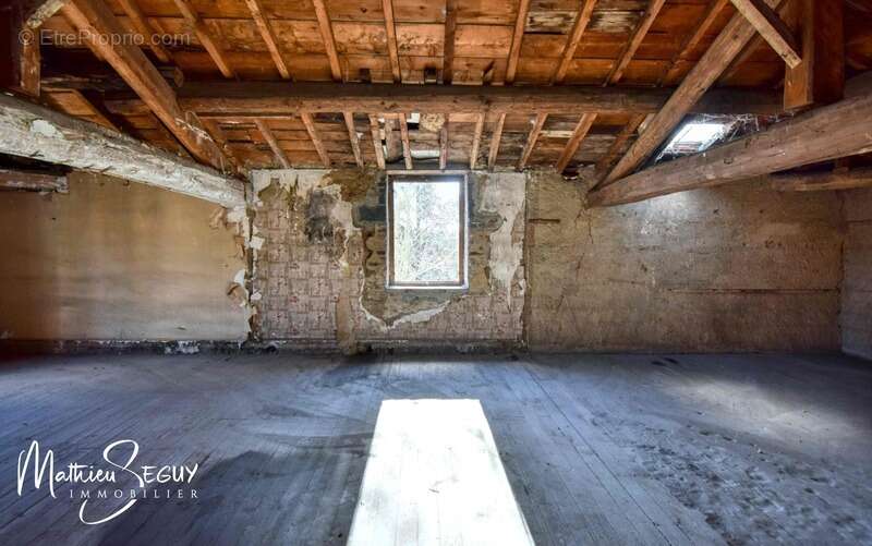 Appartement à GREZIEU-LA-VARENNE