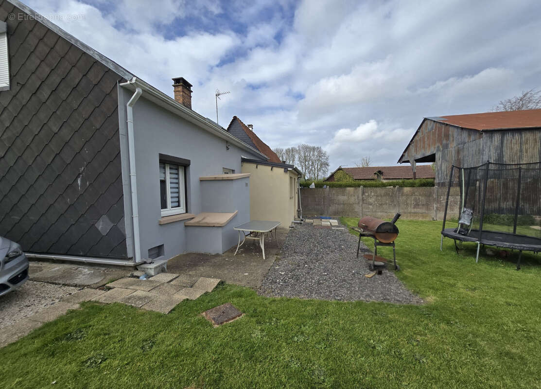 Maison à FEUQUIERES-EN-VIMEU