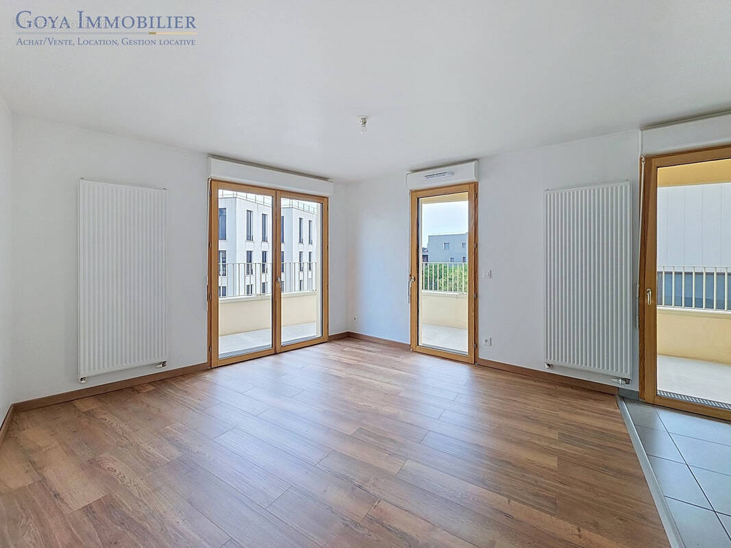 Bassins à Flot   T2 avec balcon filant de 15 m2 et parking - photo 2