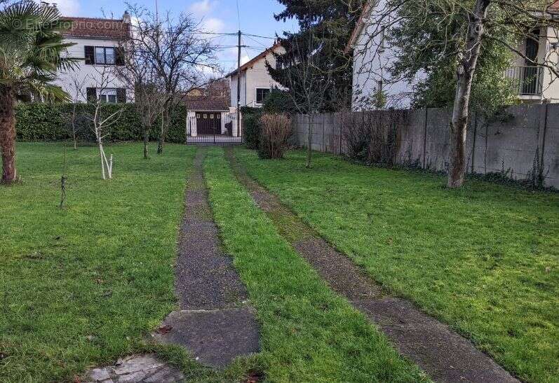 Terrain à NEUILLY-PLAISANCE