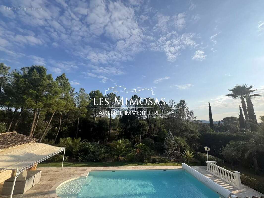 Maison à ROQUEBRUNE-SUR-ARGENS