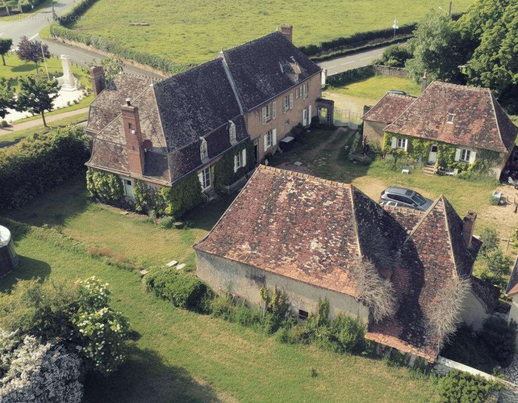 Maison de maitre à Cluis 8 pièce(s) 294 m2 - photo 2