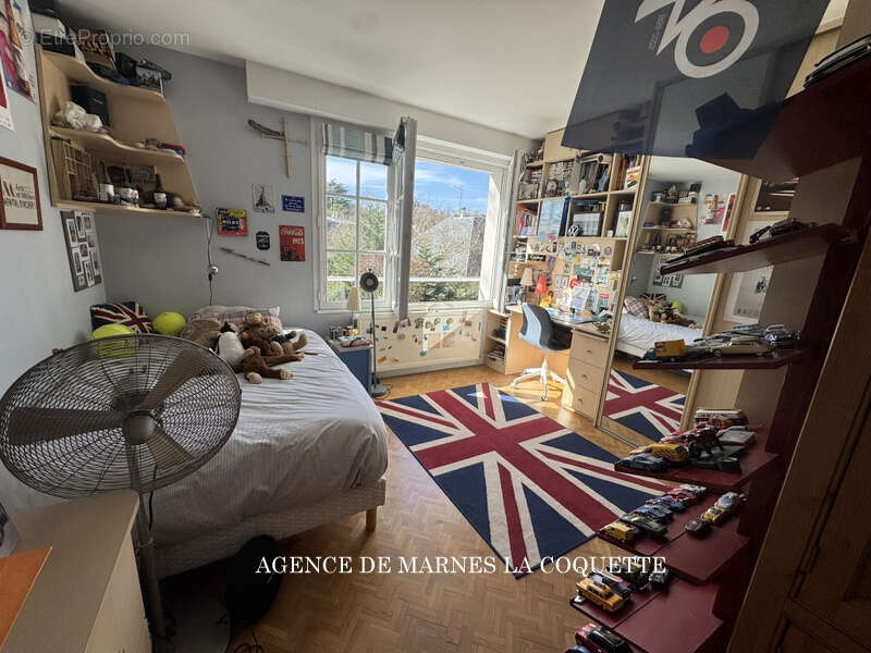 Maison à MARNES-LA-COQUETTE