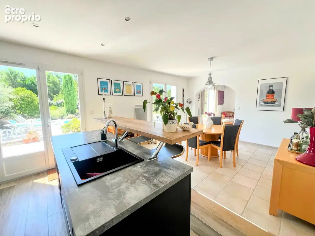 Maison Familiale Indépendante avec Piscine et Jardins, à Proximité du Centre Ville - photo 3