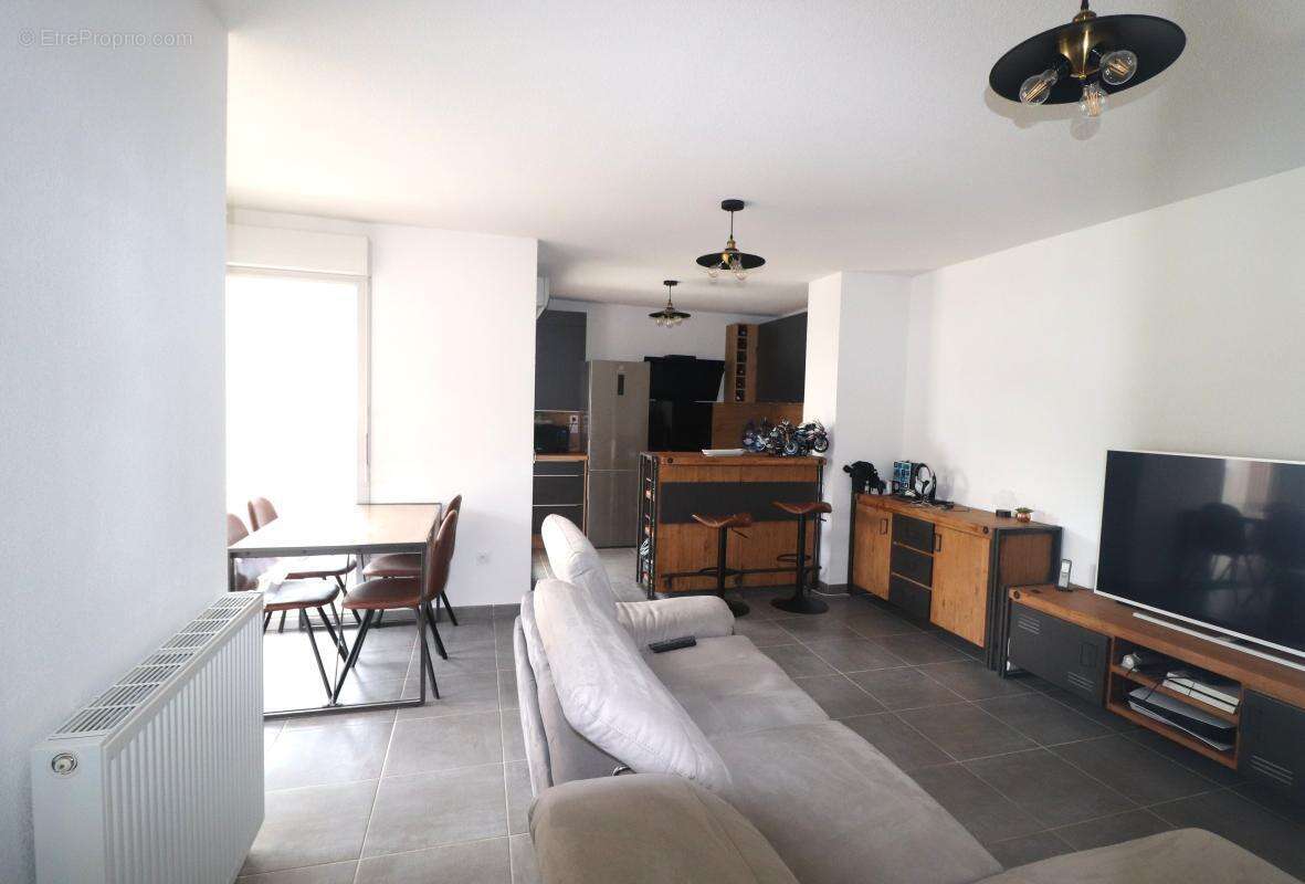 Appartement à CONTES
