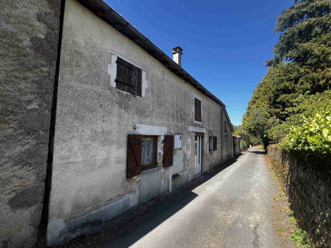 Maison à AVAILLES-LIMOUZINE