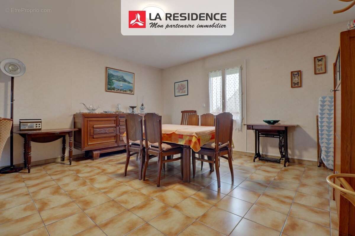 Maison à MAURECOURT