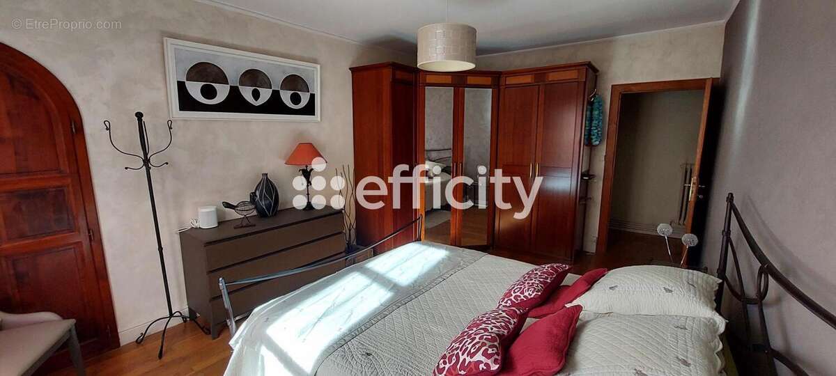 Maison à SAINT-SIMEON-DE-BRESSIEUX