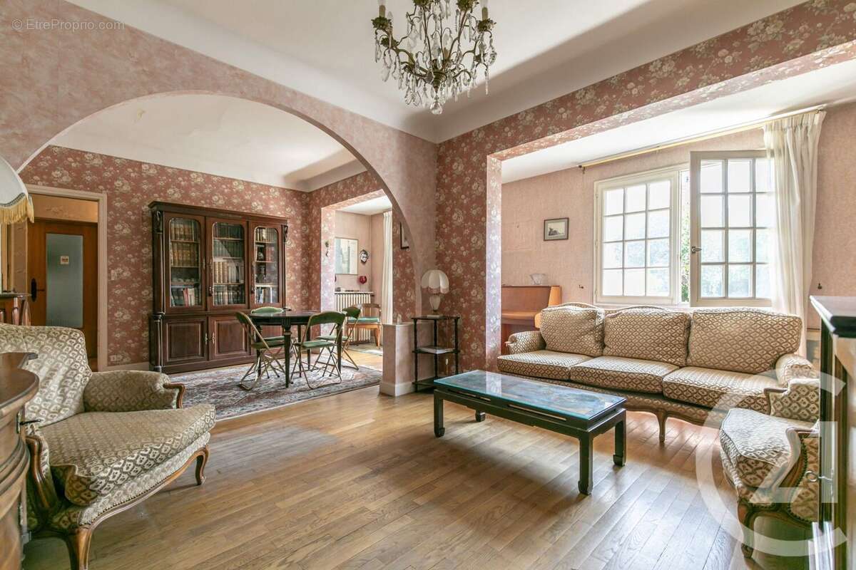 Maison à SAINT-MAUR-DES-FOSSES