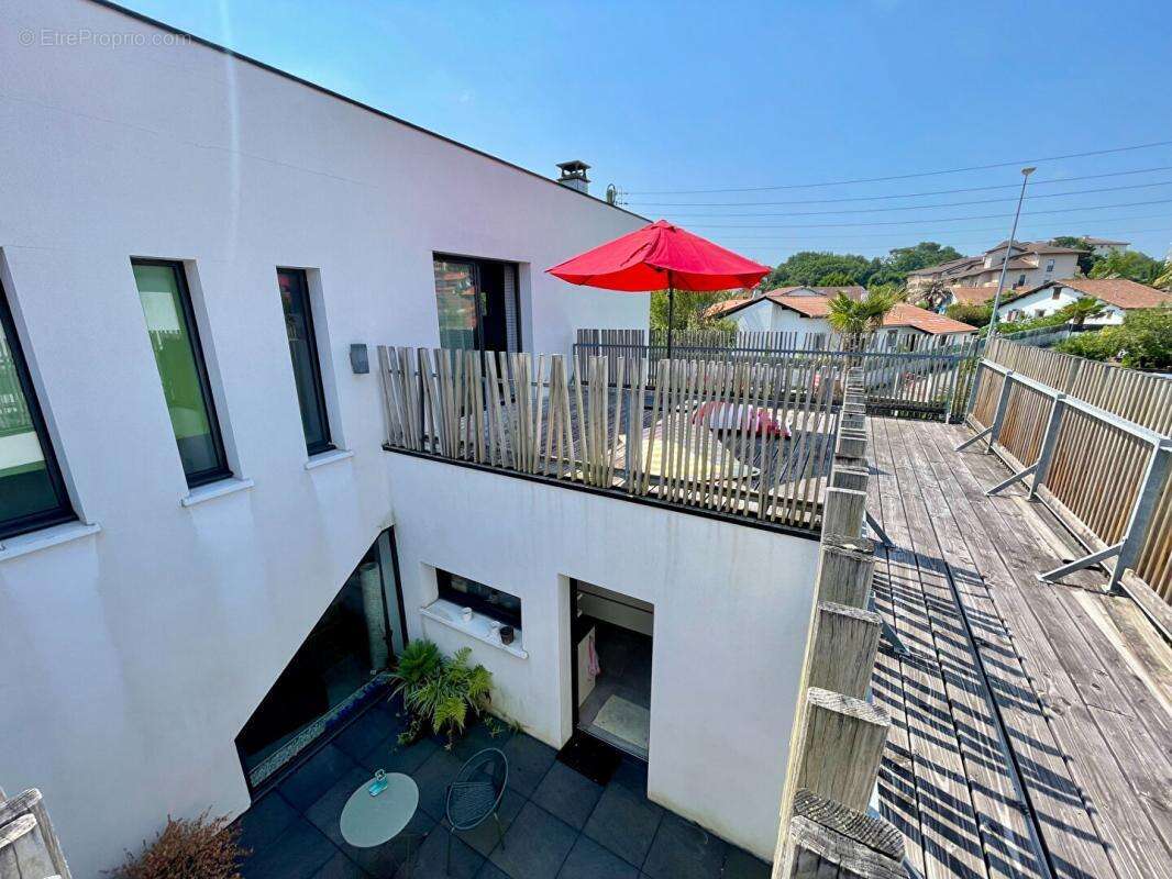 BAYONNE, Maison de ville contemporaine de 181m² - photo 16