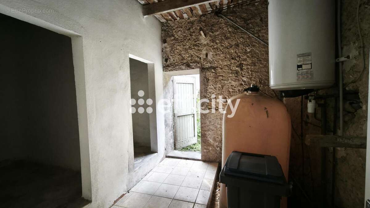 Maison à NISSAN-LEZ-ENSERUNE