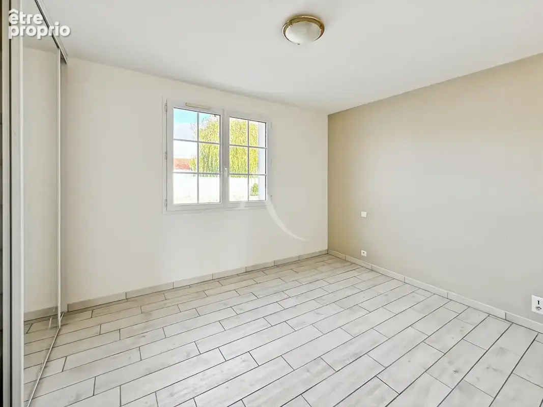 A vendre proche du bourg en impasse - Maison de plain-pied - photo 7