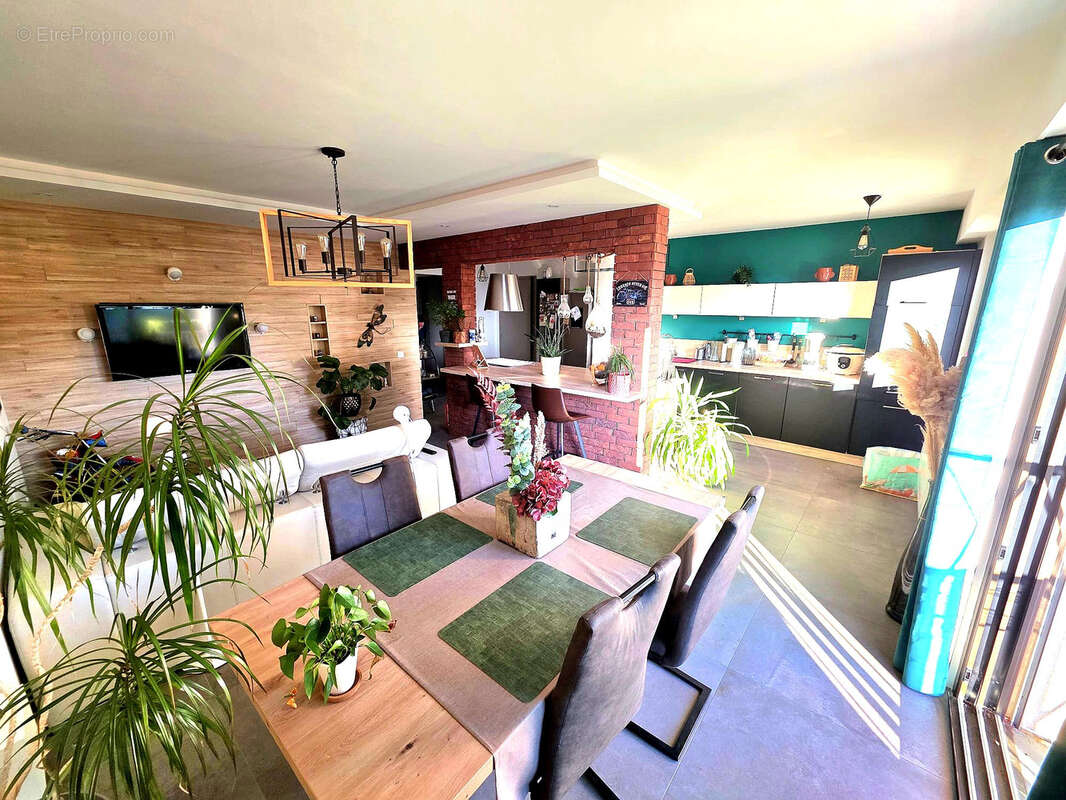 Appartement à LA ROCHE-SUR-FORON