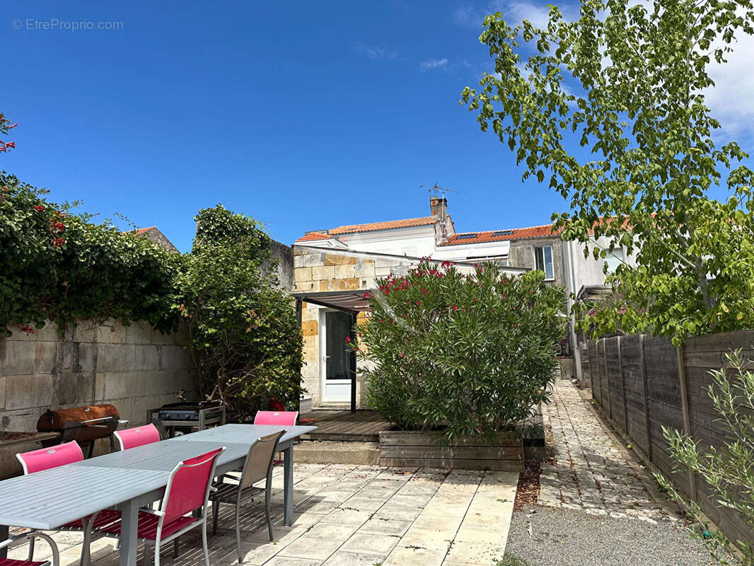 Vaste maison avec jardin, terrasse, garage et piscine - photo 6