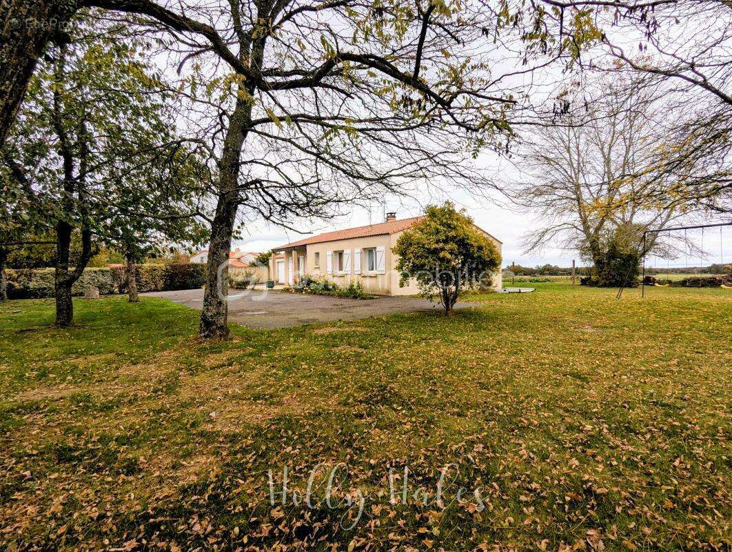 Maison à SAINT-DENIS-LA-CHEVASSE