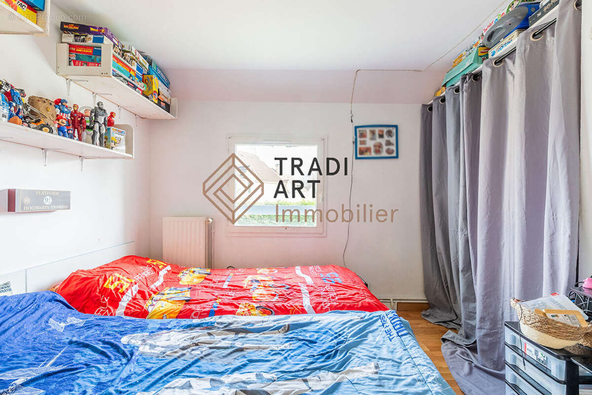 Maison à SAINTE-GENEVIEVE-DES-BOIS