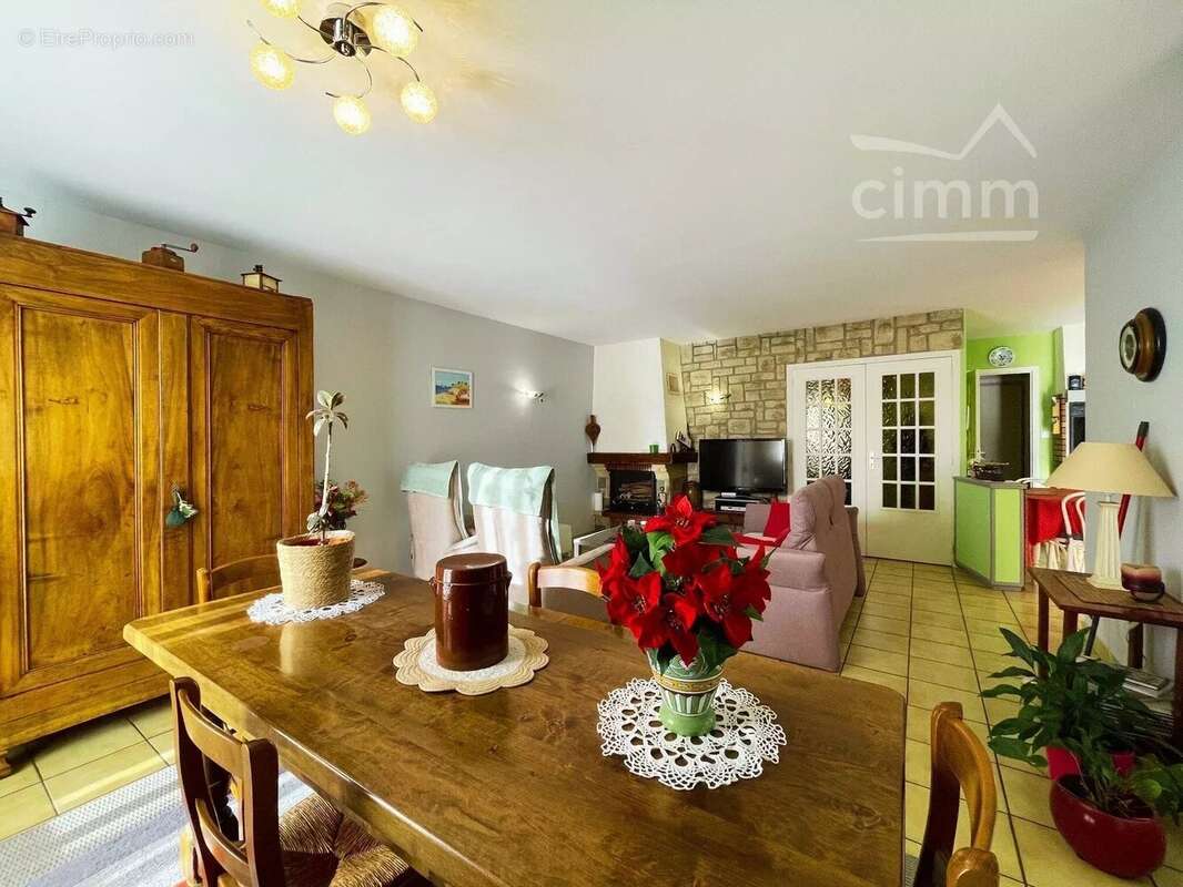 Maison à ROUSSILLON