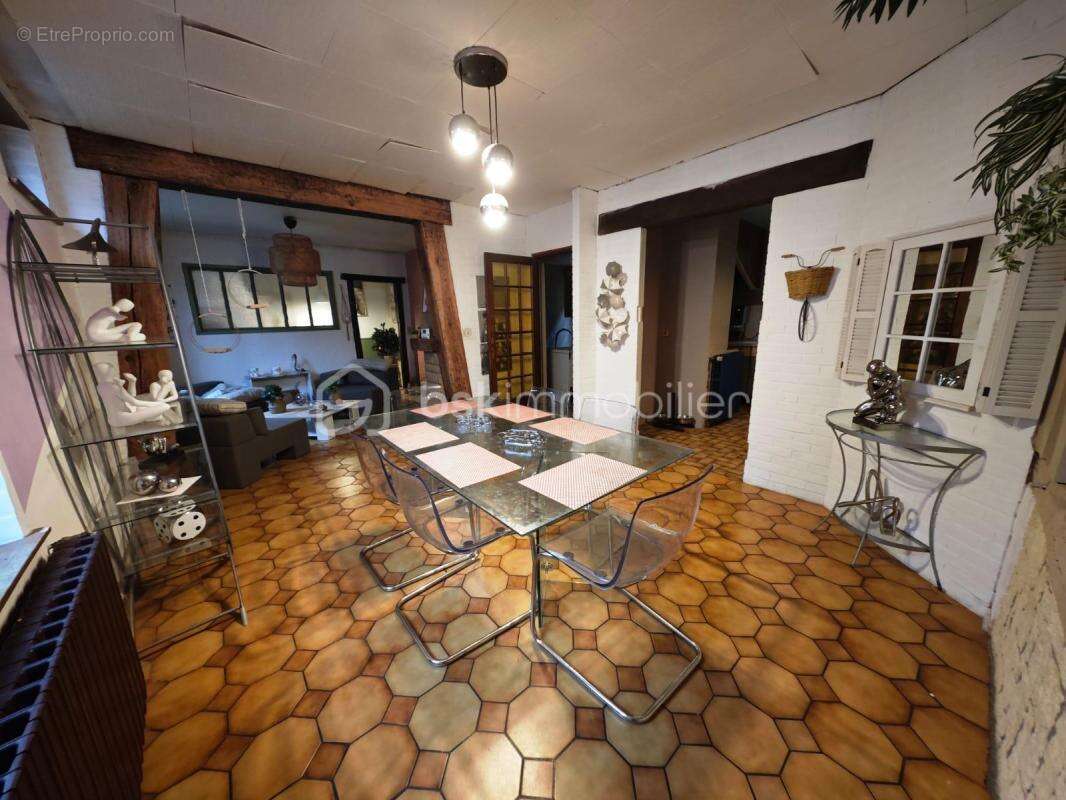 Maison familiale de 155 m² – 4 chambres – Fort potentiel – Centre de Rugles - photo 4