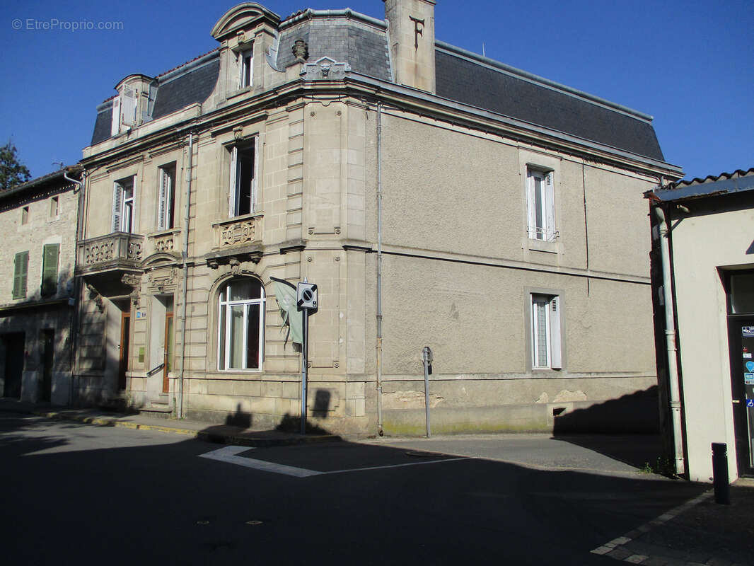 Centre Couhé. - photo 4