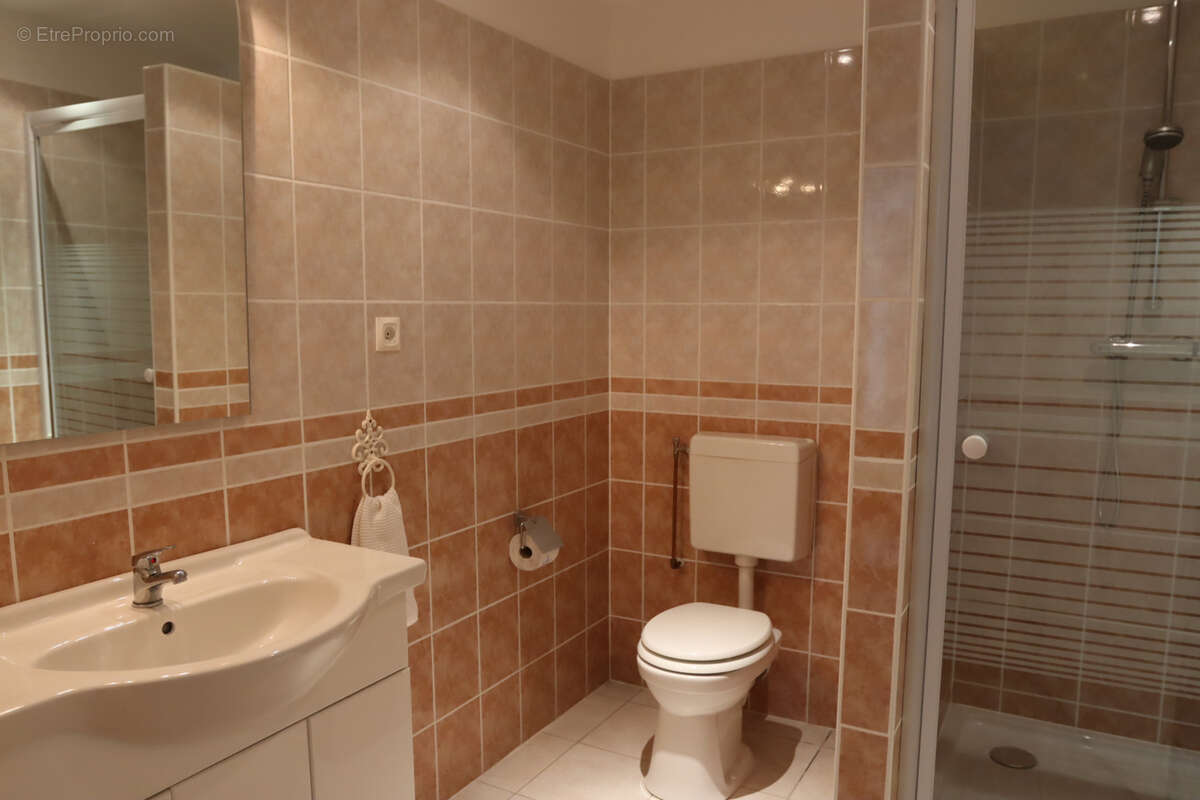 Maison à AINAY-LE-CHATEAU