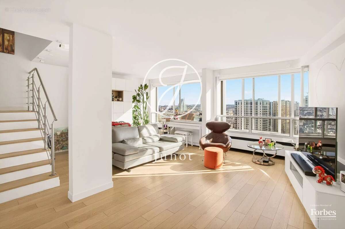 Paris 15e - TOUR DE MARS / QUAI DE GRENELLE - Appartement - 5 pièces - 114,58m² Carrez - 3 chambres - Vue exceptionnelle - Expos - photo 2