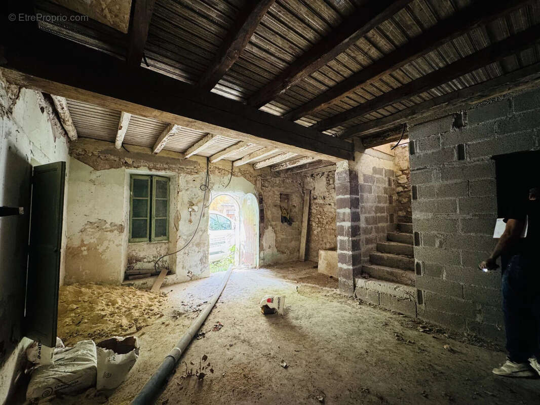 Maison 251 m² à Villars  - photo 6