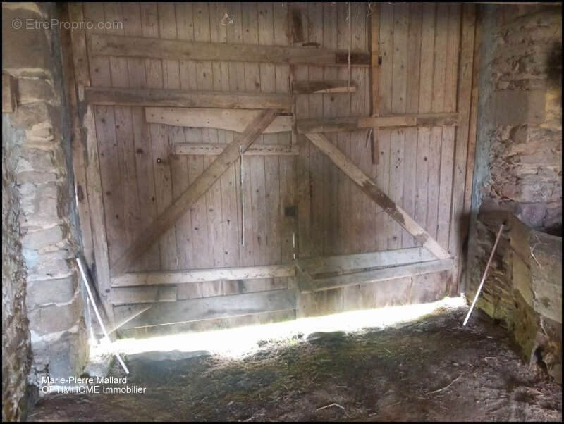 Charmante maison mitoyenne à rénover avec grange attenante – Laissez libre cours à vos projets ! - photo 19