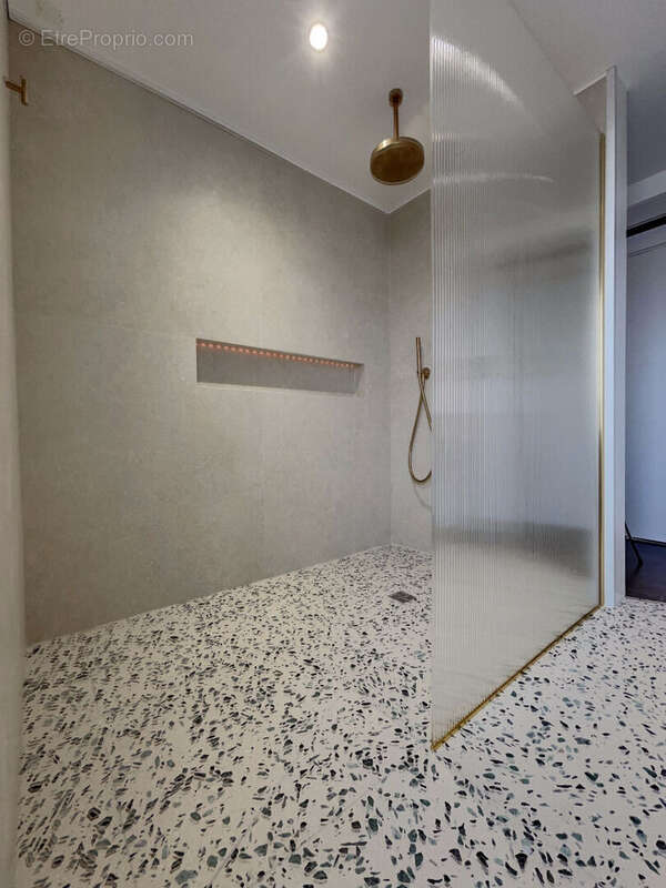 Duplex d'exception avec terrasse de 25m², spa et volumes rares - photo 11