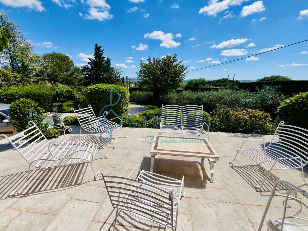 Belle maison du sud de la France typiquement provençale de 201 m2 habitables et 70 m2 de dépendances. - photo 7