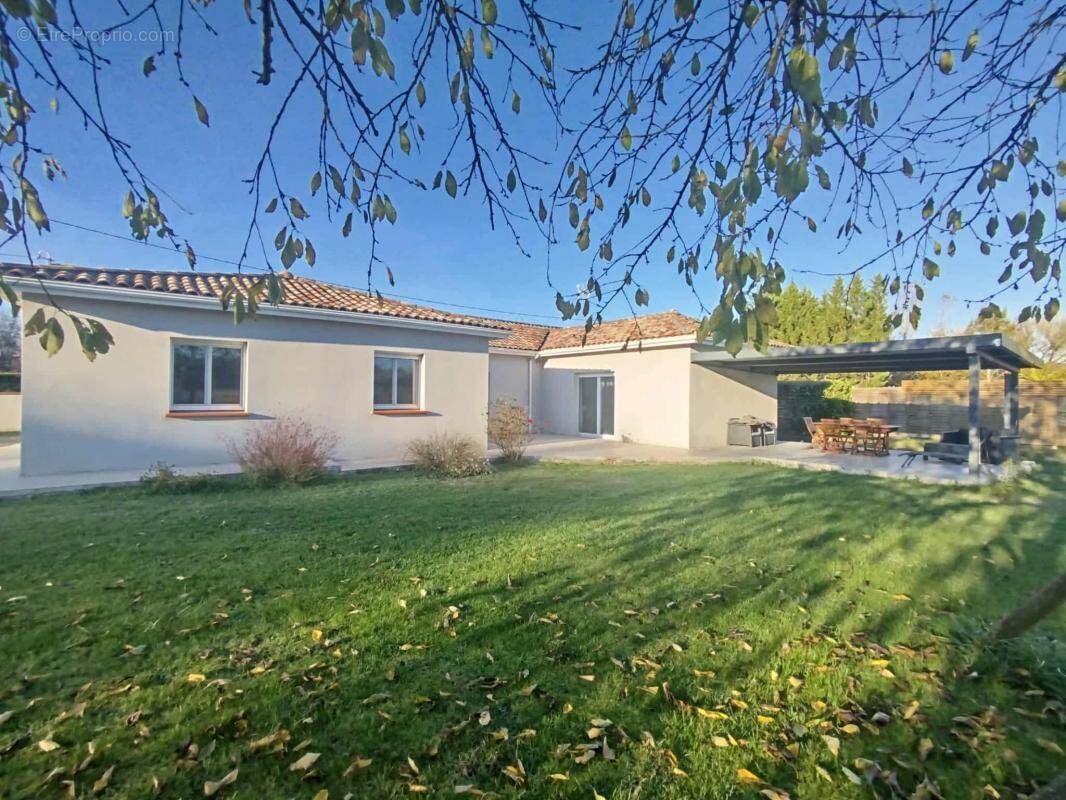 Maison à NEGREPELISSE