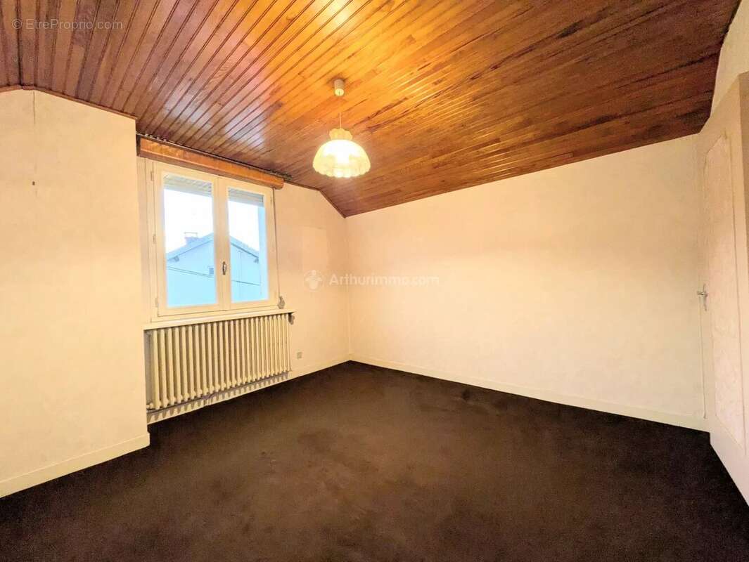 Maison à NEUFCHATEAU