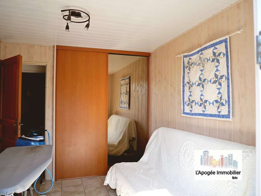 Maison à SAINT-JUST-ET-VACQUIERES