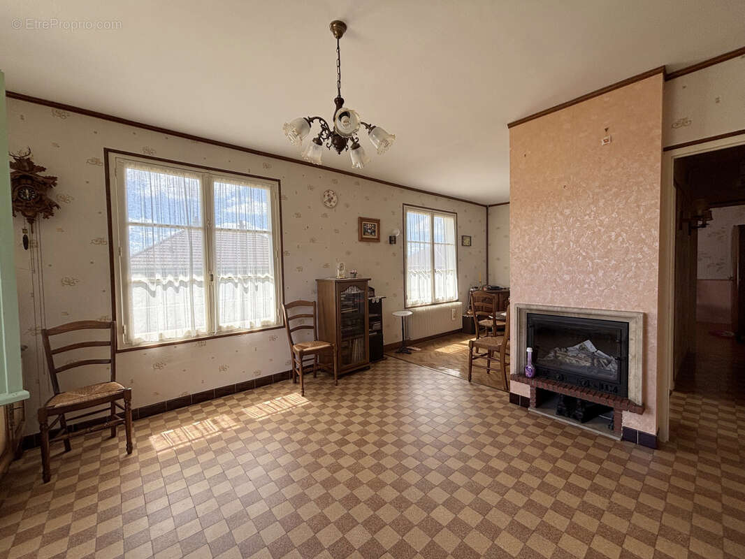 Maison à LEUGLAY