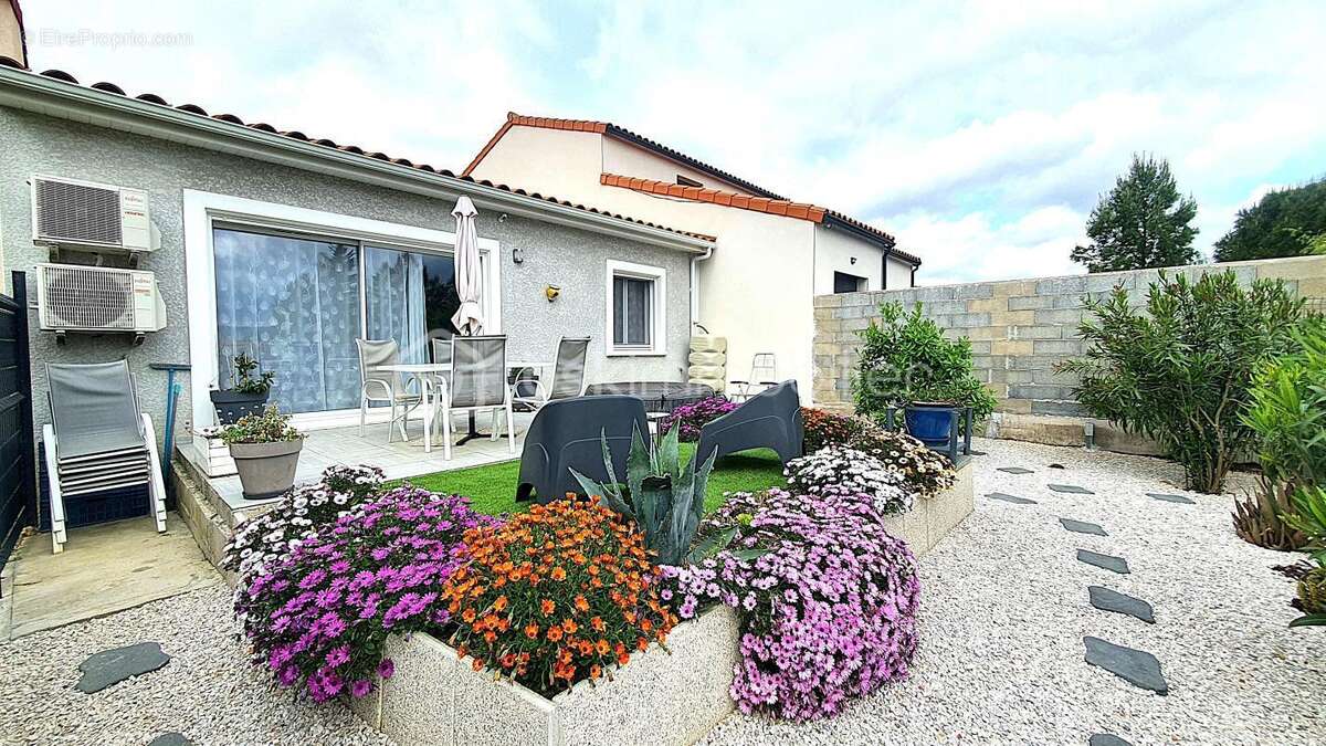 Maison deux faces - plain pied - deux chambres - garage - terrain - photo 2