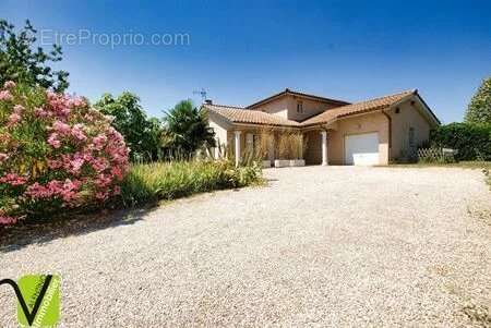 Maison - 117.6m ² - photo 2