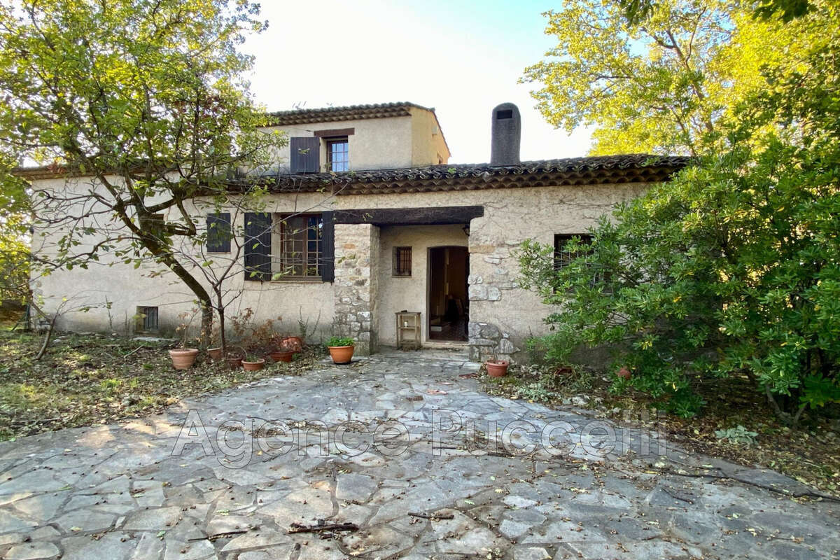 Maison à TOURRETTES-SUR-LOUP