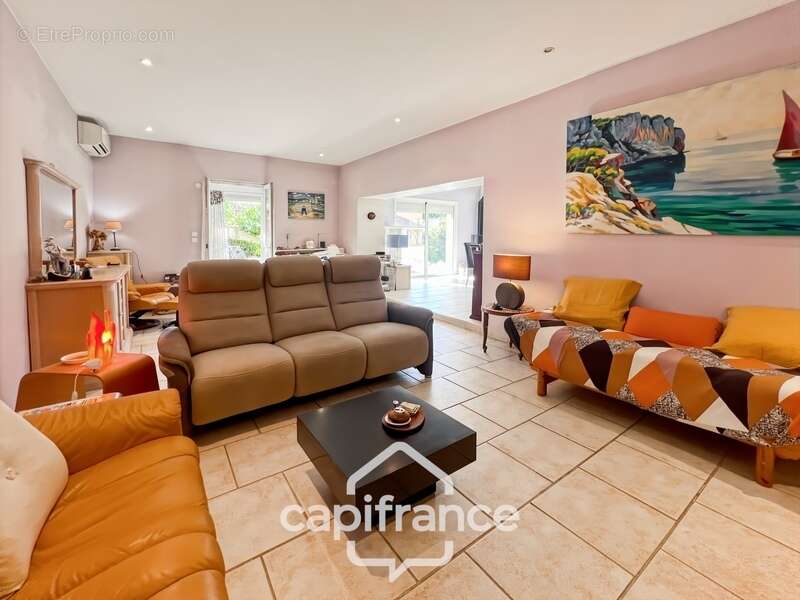 Maison à vendre 6 pièces HYERES (83) - Charme de l'ancien - 4 chambres - 200m2 habitables - Piscine - possibilité 2 appartements - photo 45